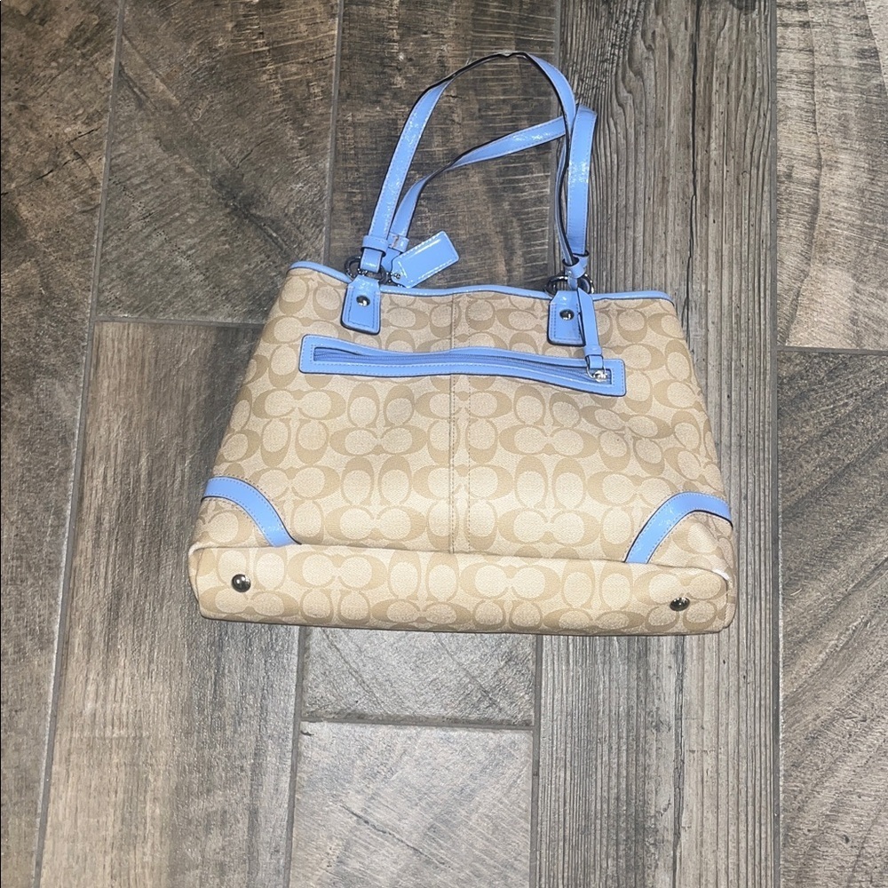 Coach logo canvas Beige and Light Blue Shoulder Bag needs cleaning. W/ dust bag - Picture 8 of 10